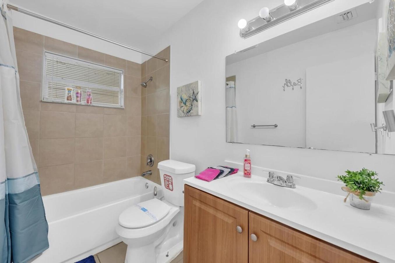 2 Bedroom House Minutes From Beach And Casino Db1 Данія-Біч Екстер'єр фото